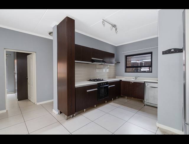 3 BEDROOM APARTMENT RENTED IN FOURWAYS